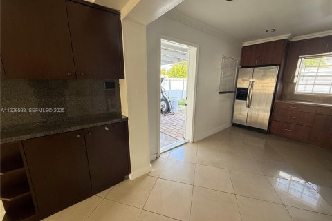 House in Hollywood, Florida 3 bedrooms, 96.62 sq.m. № 1985910 - photo 15