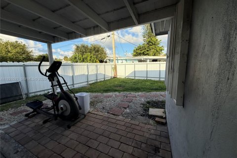 House in Hollywood, Florida 3 bedrooms, 96.62 sq.m. № 1985910 - photo 16