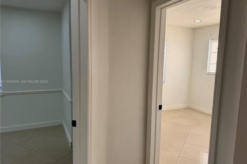 House in Hollywood, Florida 3 bedrooms, 96.62 sq.m. № 1985910 - photo 8