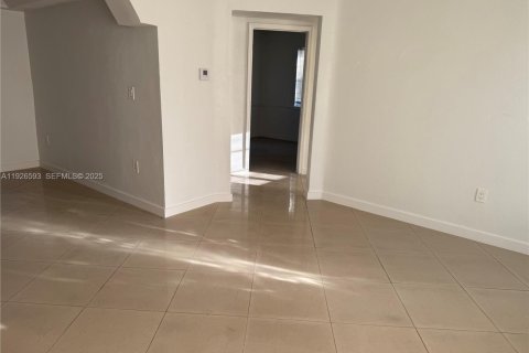 House in Hollywood, Florida 3 bedrooms, 96.62 sq.m. № 1985910 - photo 5