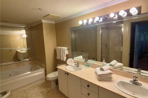 Condo in Sunny Isles Beach, Florida, 1 bedroom  № 1695753 - photo 12