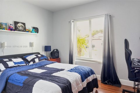 House in Miami, Florida 4 bedrooms, 168.43 sq.m. № 2043064 - photo 9