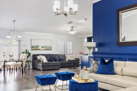 House in Miami, Florida 4 bedrooms, 168.43 sq.m. № 2043064 - photo 4