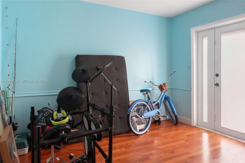 House in Miami, Florida 4 bedrooms, 168.43 sq.m. № 2043064 - photo 7