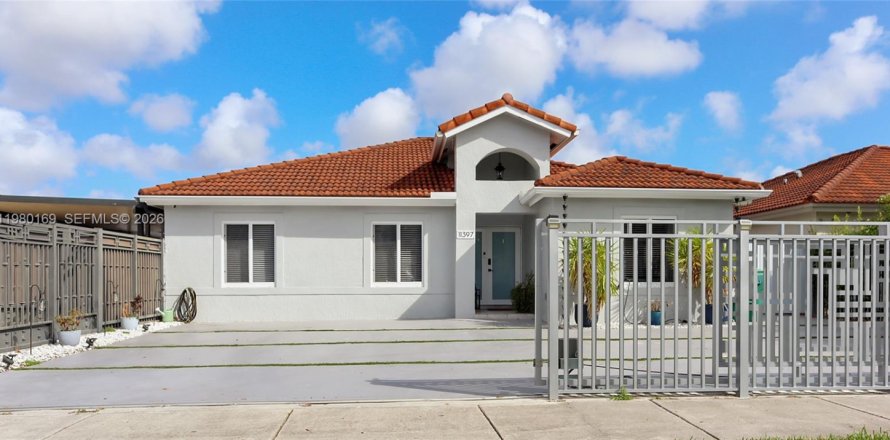 House in Miami, Florida 4 bedrooms, 168.43 sq.m. № 2043064