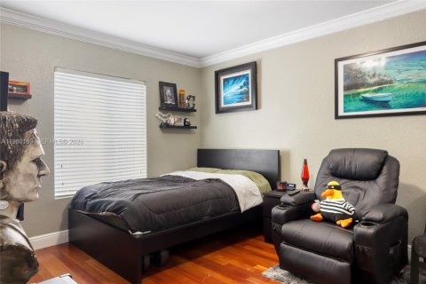 House in Miami, Florida 4 bedrooms, 168.43 sq.m. № 2043064 - photo 10