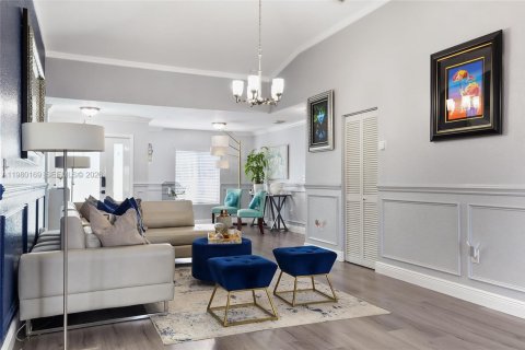 House in Miami, Florida 4 bedrooms, 168.43 sq.m. № 2043064 - photo 5