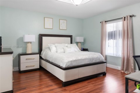 House in Miami, Florida 4 bedrooms, 168.43 sq.m. № 2043064 - photo 12