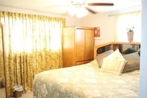 House in Fort Myers, Florida 3 bedrooms, 121.89 sq.m. № 1525592 - photo 12