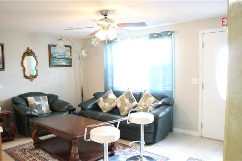 House in Fort Myers, Florida 3 bedrooms, 121.89 sq.m. № 1525592 - photo 4