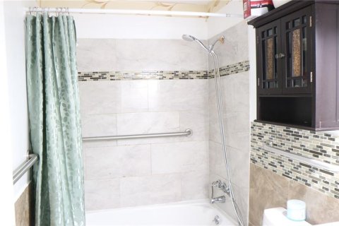 House in Fort Myers, Florida 3 bedrooms, 121.89 sq.m. № 1525592 - photo 14