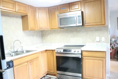 House in Fort Myers, Florida 3 bedrooms, 121.89 sq.m. № 1525592 - photo 11