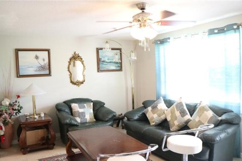 House in Fort Myers, Florida 3 bedrooms, 121.89 sq.m. № 1525592 - photo 6
