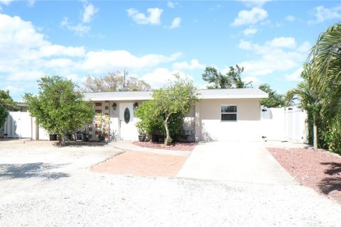 House in Fort Myers, Florida 3 bedrooms, 121.89 sq.m. № 1525592 - photo 25