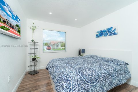 Casa en venta en Miami, Florida, 4 dormitorios, 211.63 m2 № 1881632 - foto 22