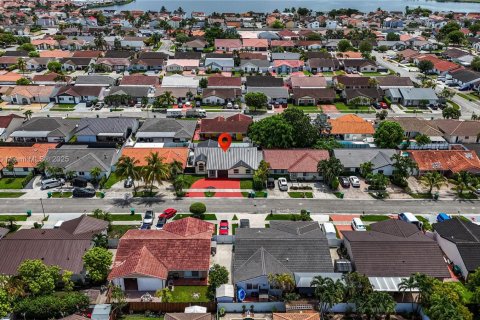 Casa en venta en Miami, Florida, 4 dormitorios, 211.63 m2 № 1881632 - foto 6