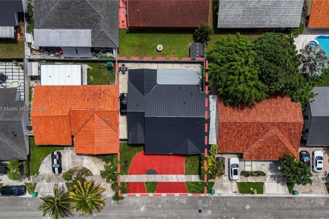 Casa en venta en Miami, Florida, 4 dormitorios, 211.63 m2 № 1881632 - foto 4