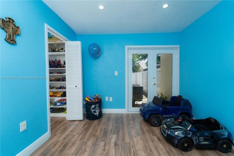 Casa en venta en Miami, Florida, 4 dormitorios, 211.63 m2 № 1881632 - foto 20