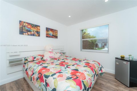 Casa en venta en Miami, Florida, 4 dormitorios, 211.63 m2 № 1881632 - foto 19