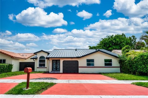 Casa en venta en Miami, Florida, 4 dormitorios, 211.63 m2 № 1881632 - foto 1
