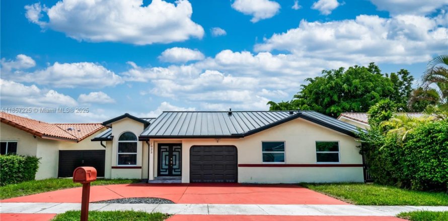 Casa en Miami, Florida 4 dormitorios, 211.63 m2 № 1881632