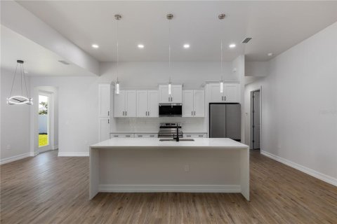 Villa ou maison à vendre à Cape Coral, Floride: 4 chambres, 194.35 m2 № 2135903 - photo 3