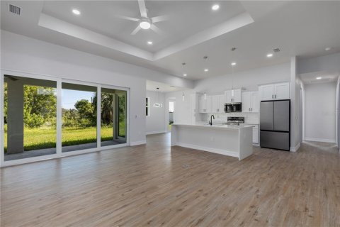 Villa ou maison à vendre à Cape Coral, Floride: 4 chambres, 194.35 m2 № 2135903 - photo 2