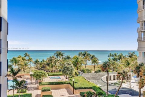 Condo in Bal Harbour, Florida, 2 bedrooms  № 1731021 - photo 3