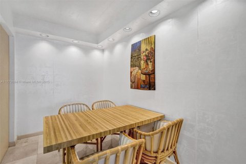 Condo in Bal Harbour, Florida, 2 bedrooms  № 1731021 - photo 28