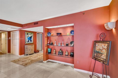 Condo in Bal Harbour, Florida, 2 bedrooms  № 1731021 - photo 12