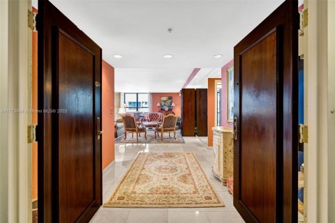 Condo in Bal Harbour, Florida, 2 bedrooms  № 1731021 - photo 18