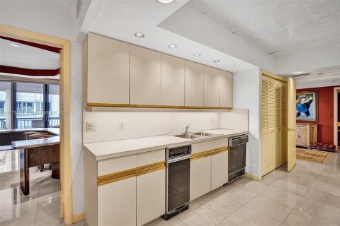 Condo in Bal Harbour, Florida, 2 bedrooms  № 1731021 - photo 26
