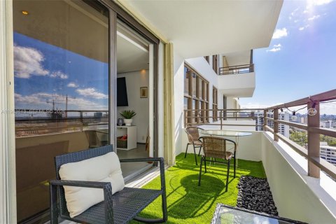 Copropriété à vendre à Hallandale Beach, Floride: 2 chambres, 118.91 m2 № 2050243 - photo 28