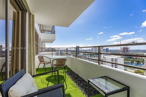 Copropriété à vendre à Hallandale Beach, Floride: 2 chambres, 118.91 m2 № 2050243 - photo 26