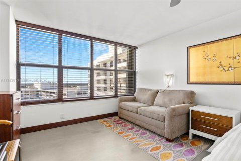 Copropriété à vendre à Hallandale Beach, Floride: 2 chambres, 118.91 m2 № 2050243 - photo 19