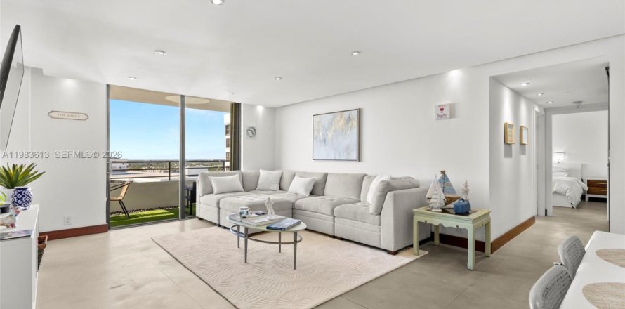 Condo à Hallandale Beach, Floride, 2 chambres  № 2050243