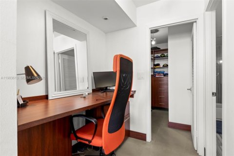 Copropriété à vendre à Hallandale Beach, Floride: 2 chambres, 118.91 m2 № 2050243 - photo 20