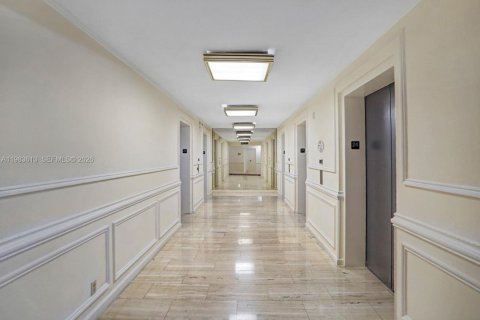 Copropriété à vendre à Hallandale Beach, Floride: 2 chambres, 118.91 m2 № 2050243 - photo 29