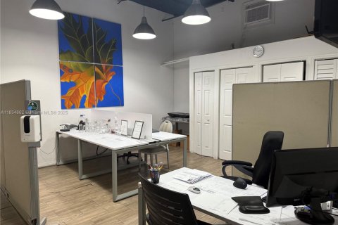 Commercial property in Hialeah, Florida № 1817583 - photo 5