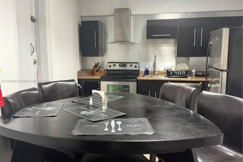 Commercial property in Hialeah, Florida № 1817583 - photo 3