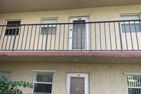 Copropriété à vendre à Palm Springs, Floride: 1 chambre, 83.7 m2 № 2077482 - photo 2
