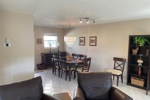 Copropriété à vendre à Palm Springs, Floride: 1 chambre, 83.7 m2 № 2077482 - photo 14
