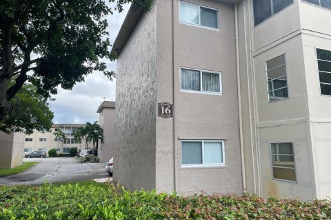 Condo à Palm Springs, Floride, 1 chambre  № 2077482