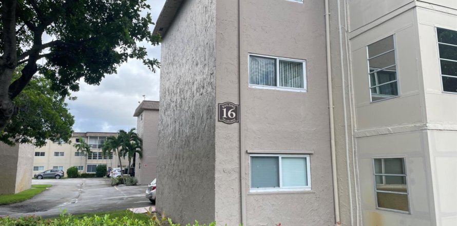 Condo à Palm Springs, Floride, 1 chambre  № 2077482