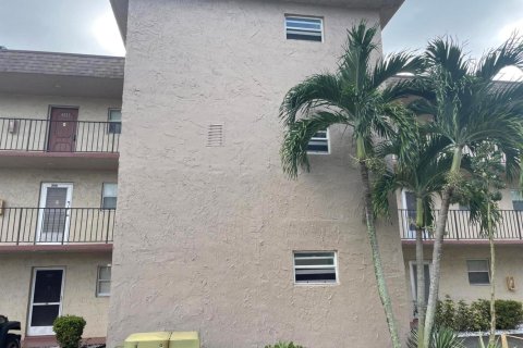 Copropriété à vendre à Palm Springs, Floride: 1 chambre, 83.7 m2 № 2077482 - photo 5