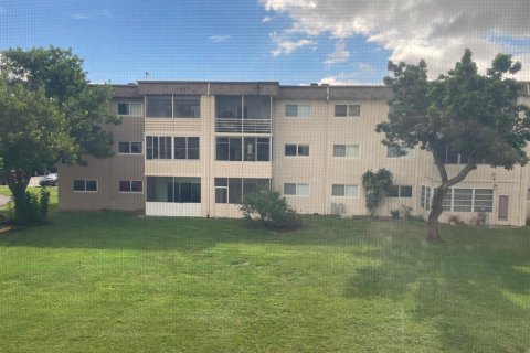 Copropriété à vendre à Palm Springs, Floride: 1 chambre, 83.7 m2 № 2077482 - photo 30