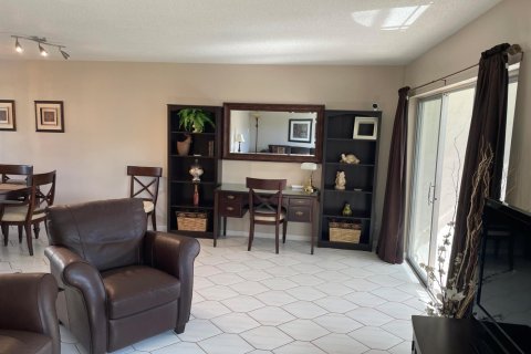 Copropriété à vendre à Palm Springs, Floride: 1 chambre, 83.7 m2 № 2077482 - photo 12