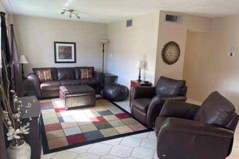Copropriété à vendre à Palm Springs, Floride: 1 chambre, 83.7 m2 № 2077482 - photo 13