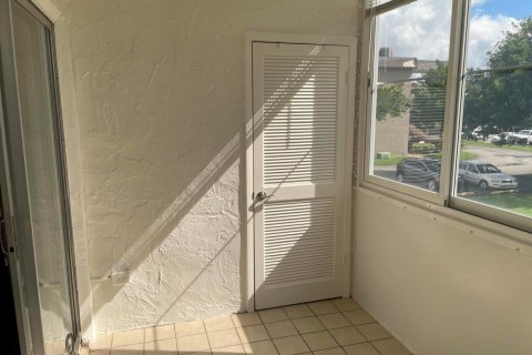 Copropriété à vendre à Palm Springs, Floride: 1 chambre, 83.7 m2 № 2077482 - photo 25