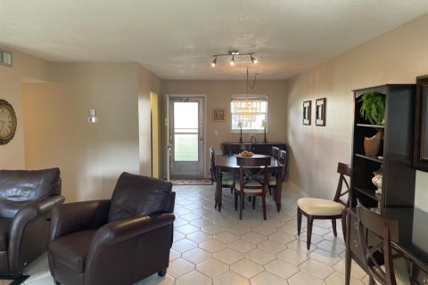 Copropriété à vendre à Palm Springs, Floride: 1 chambre, 83.7 m2 № 2077482 - photo 17